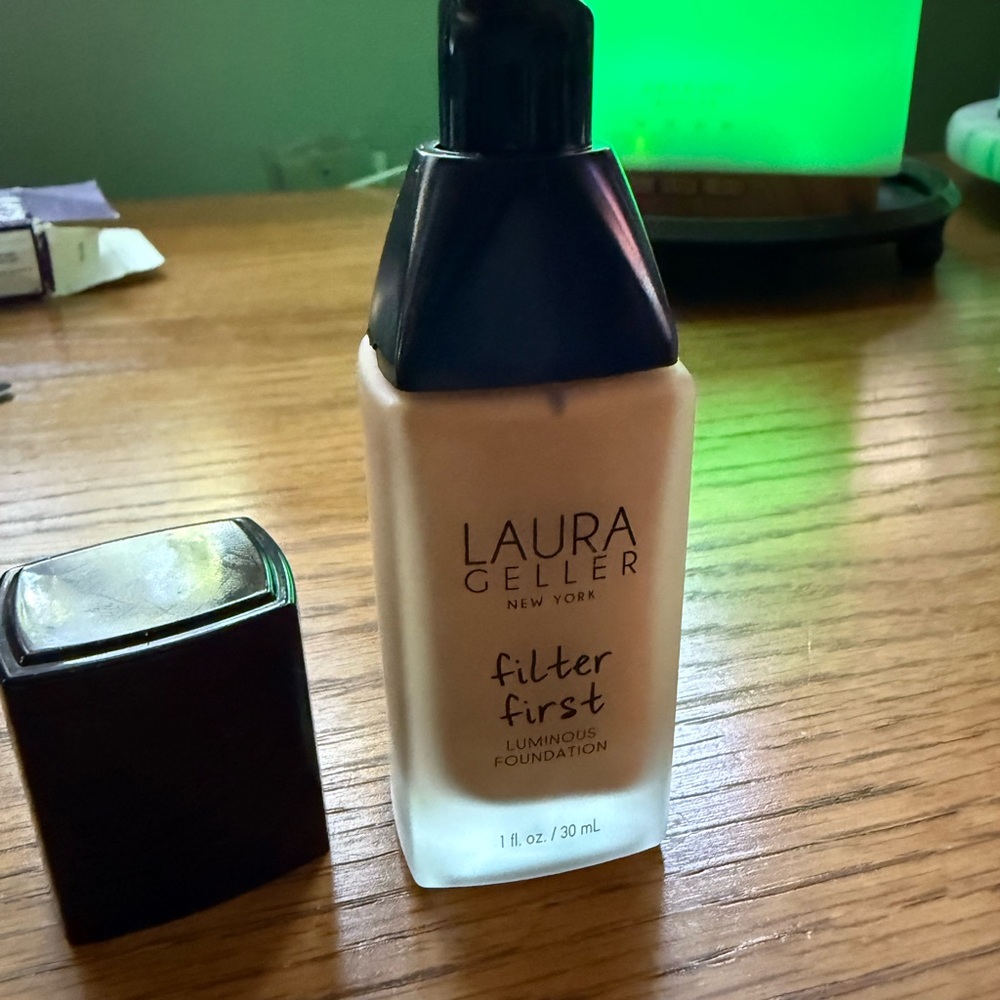 Laura Geller Filter First Luminous Foundation - BUNDLE 
With corrector. Carmel - Picture 5 of 7